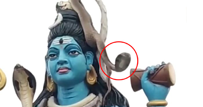 अद्भुत: सावन के महीने में भगवान शिव के गले में बैठ गया कोबरा, नज़ारा देखकर लोगों ने कहा चमत्कार